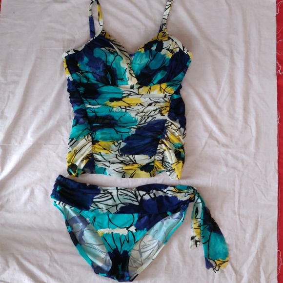 Be Creative Other - Be Creative colorful floral chiffon padded tankini